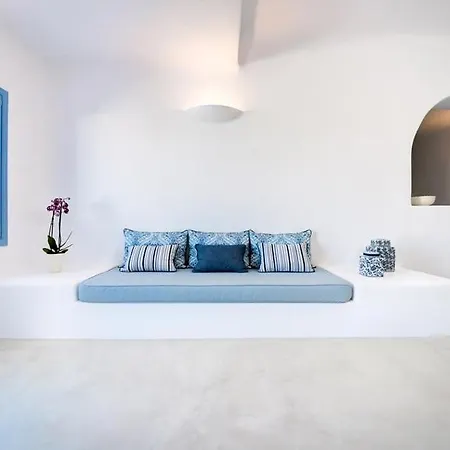 Isuites Exo Katikies (Santorini)